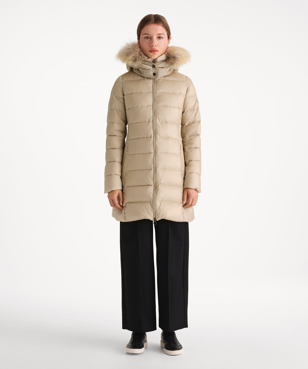 The model is 175 cm tall and is wearing a size 2 in LIGHT BEIGE.
