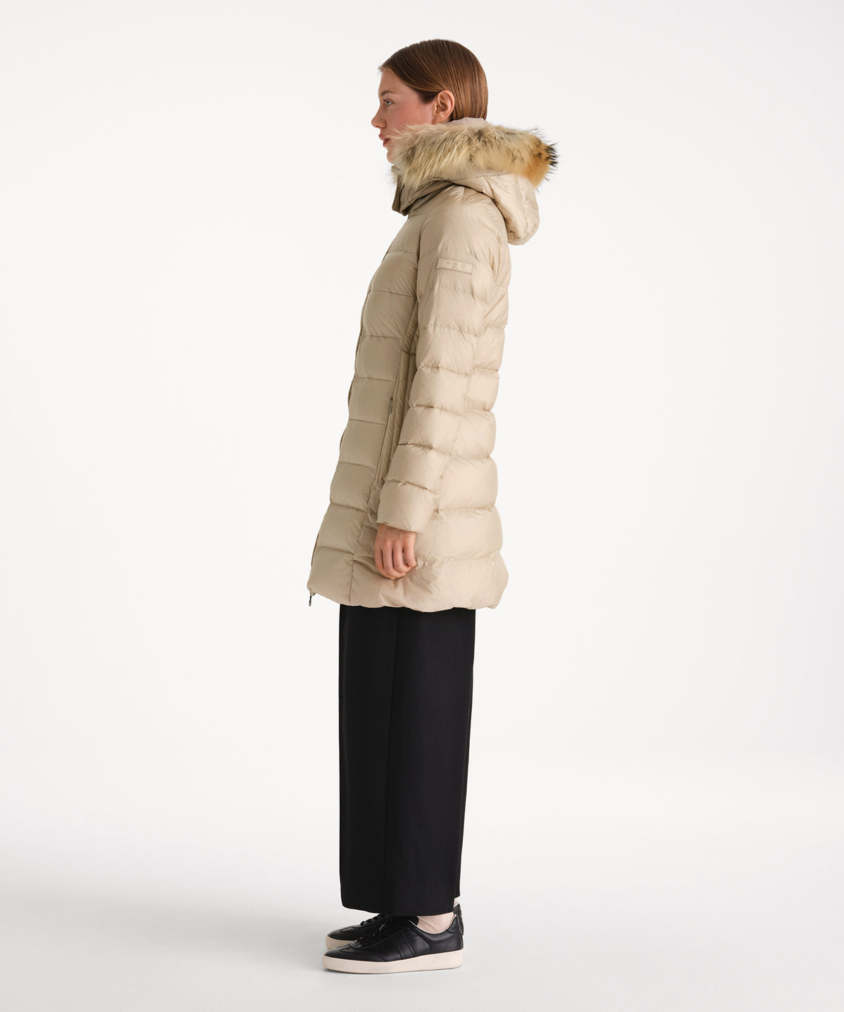 The model is 175 cm tall and is wearing a size 2 in LIGHT BEIGE.
