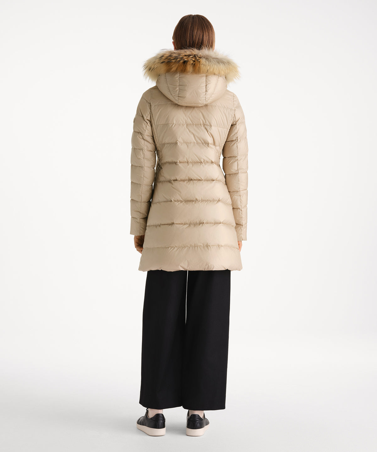 The model is 175 cm tall and is wearing a size 2 in LIGHT BEIGE.