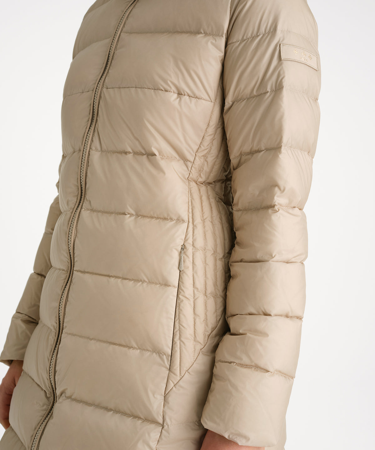 The model is 175 cm tall and is wearing a size 2 in LIGHT BEIGE.