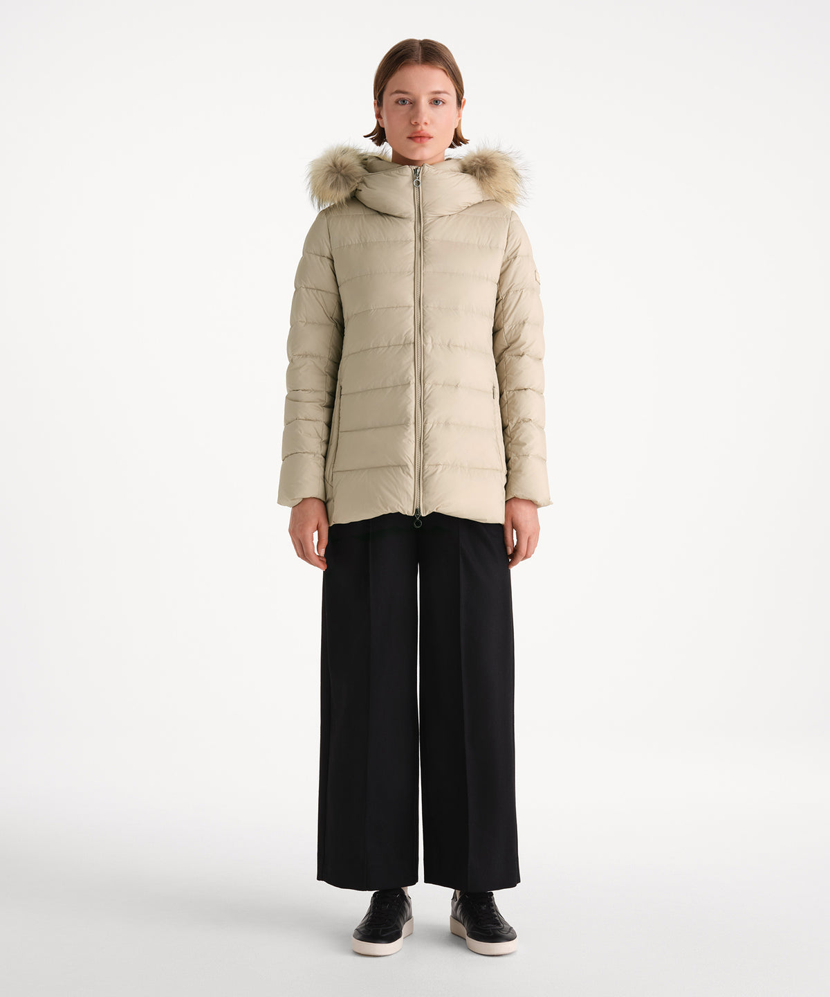 The model is 175 cm tall and is wearing a size 2 in LIGHT BEIGE.