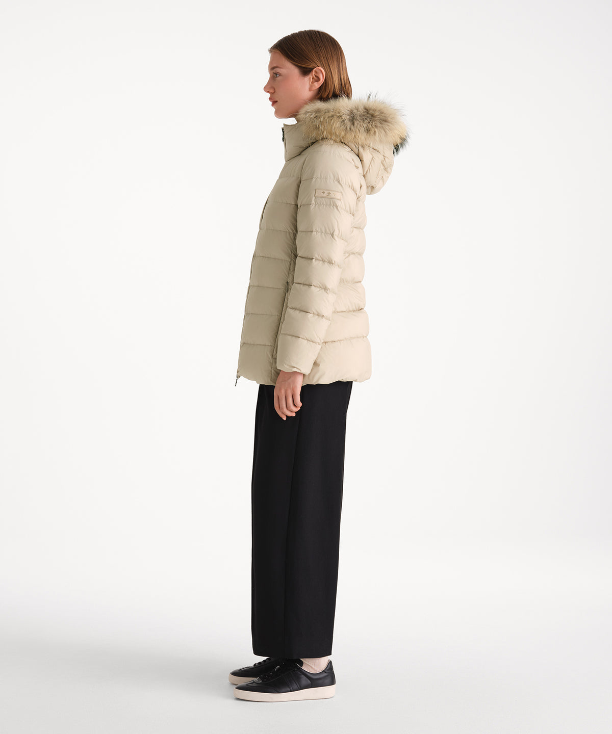 The model is 175 cm tall and is wearing a size 2 in LIGHT BEIGE.