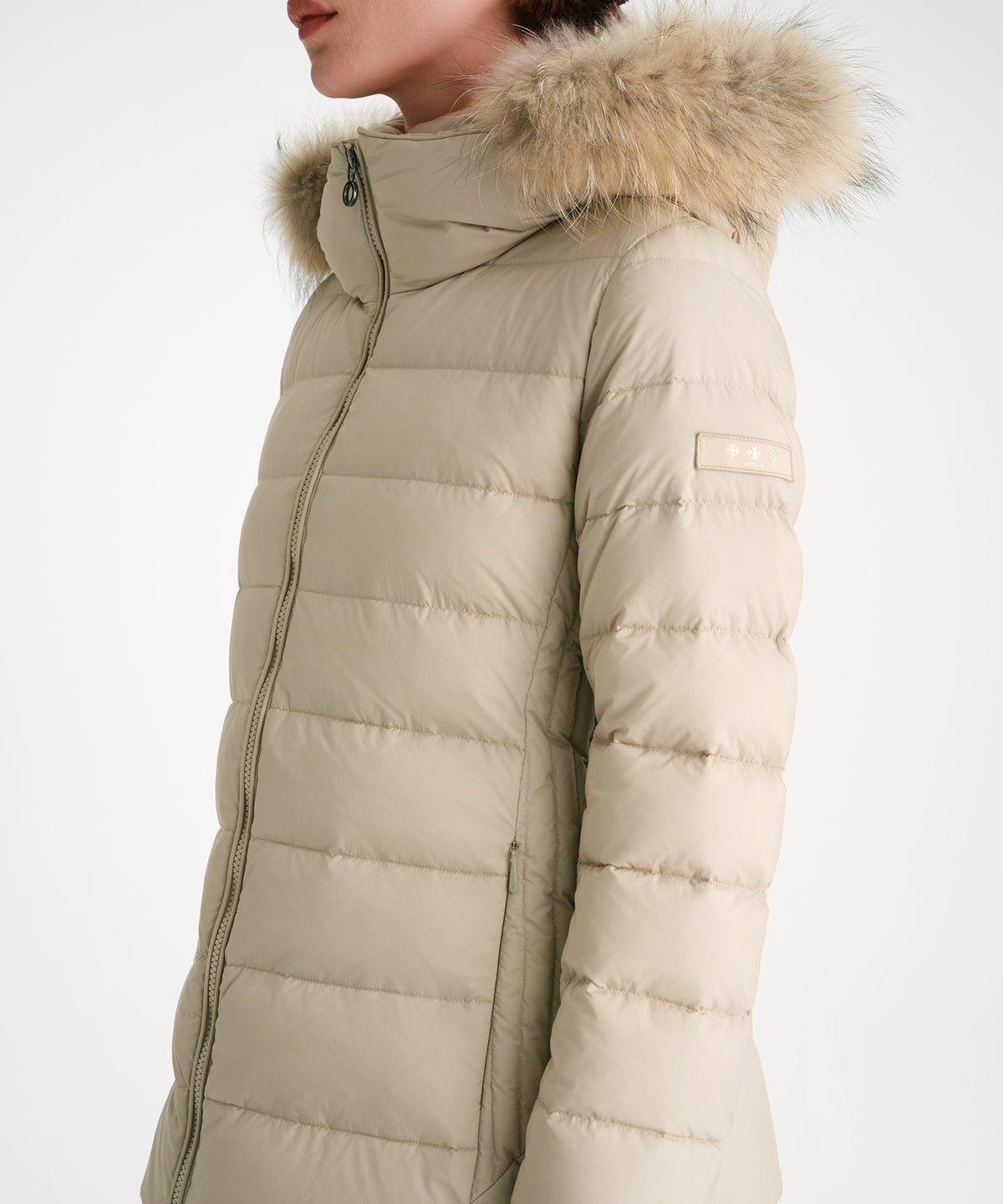 The model is 175 cm tall and is wearing a size 2 in LIGHT BEIGE.