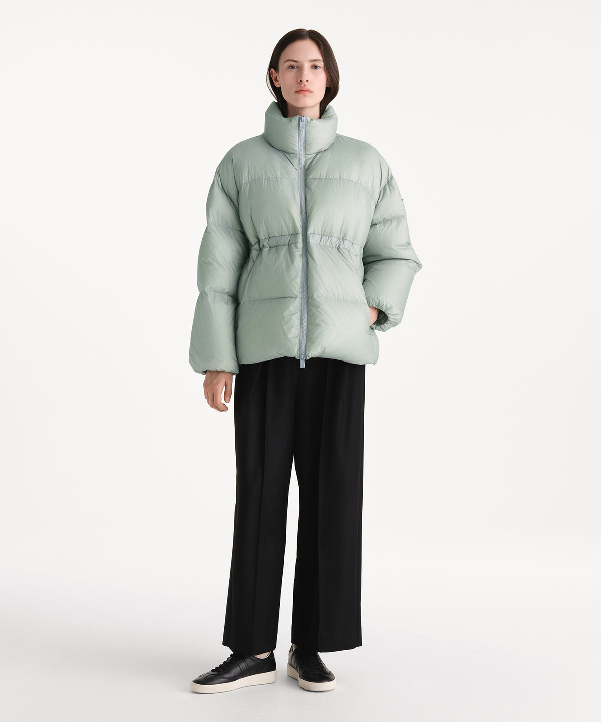 The model is 176 cm tall and is wearing a size 2 in MINT.