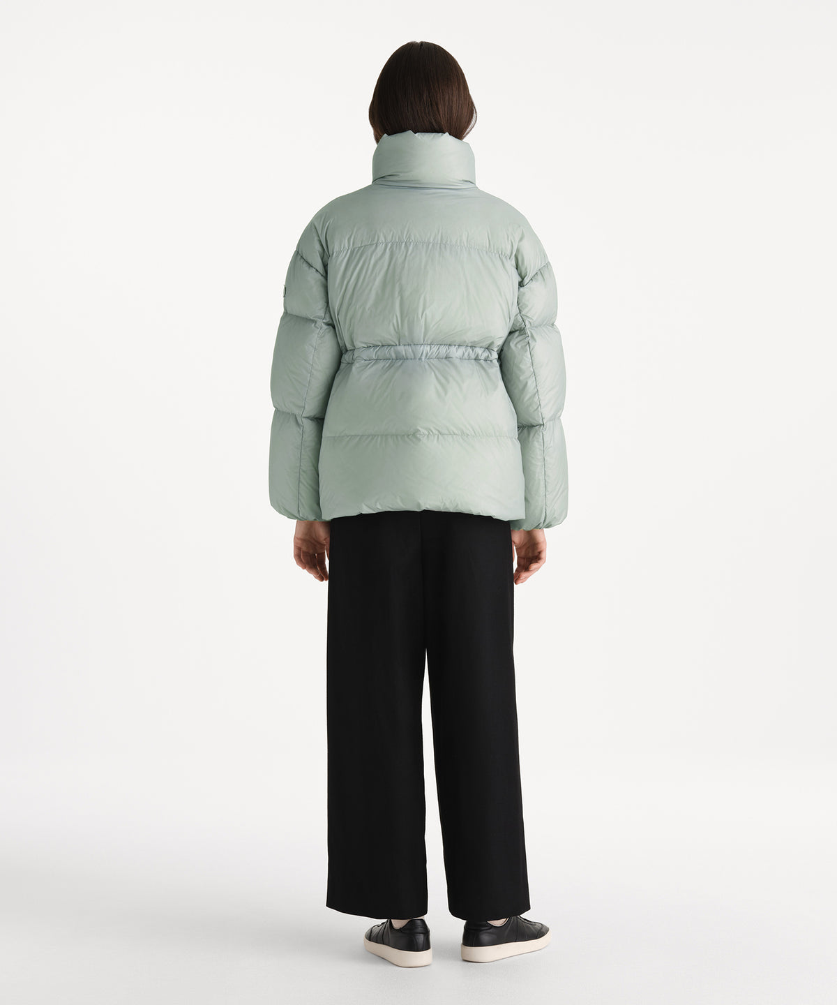The model is 176 cm tall and is wearing a size 2 in MINT.