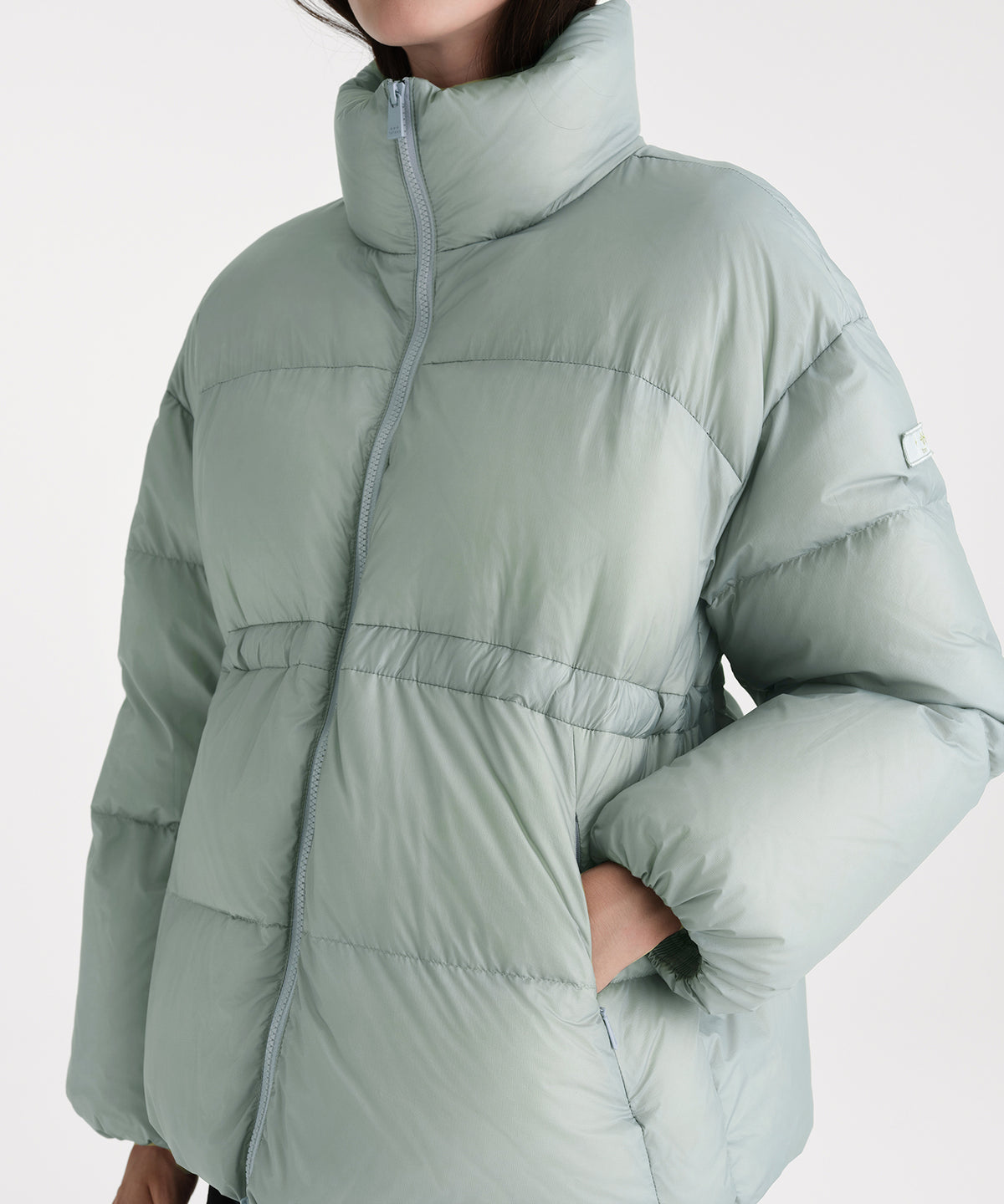 The model is 176 cm tall and is wearing a size 2 in MINT.