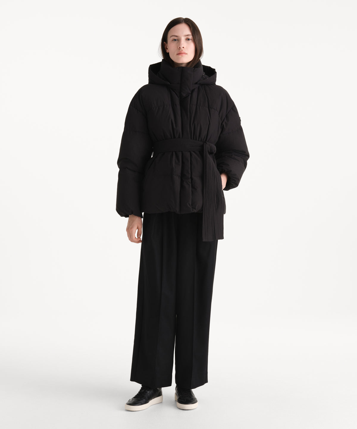 The model is 176 cm tall and is wearing a size 2 in BLACK.