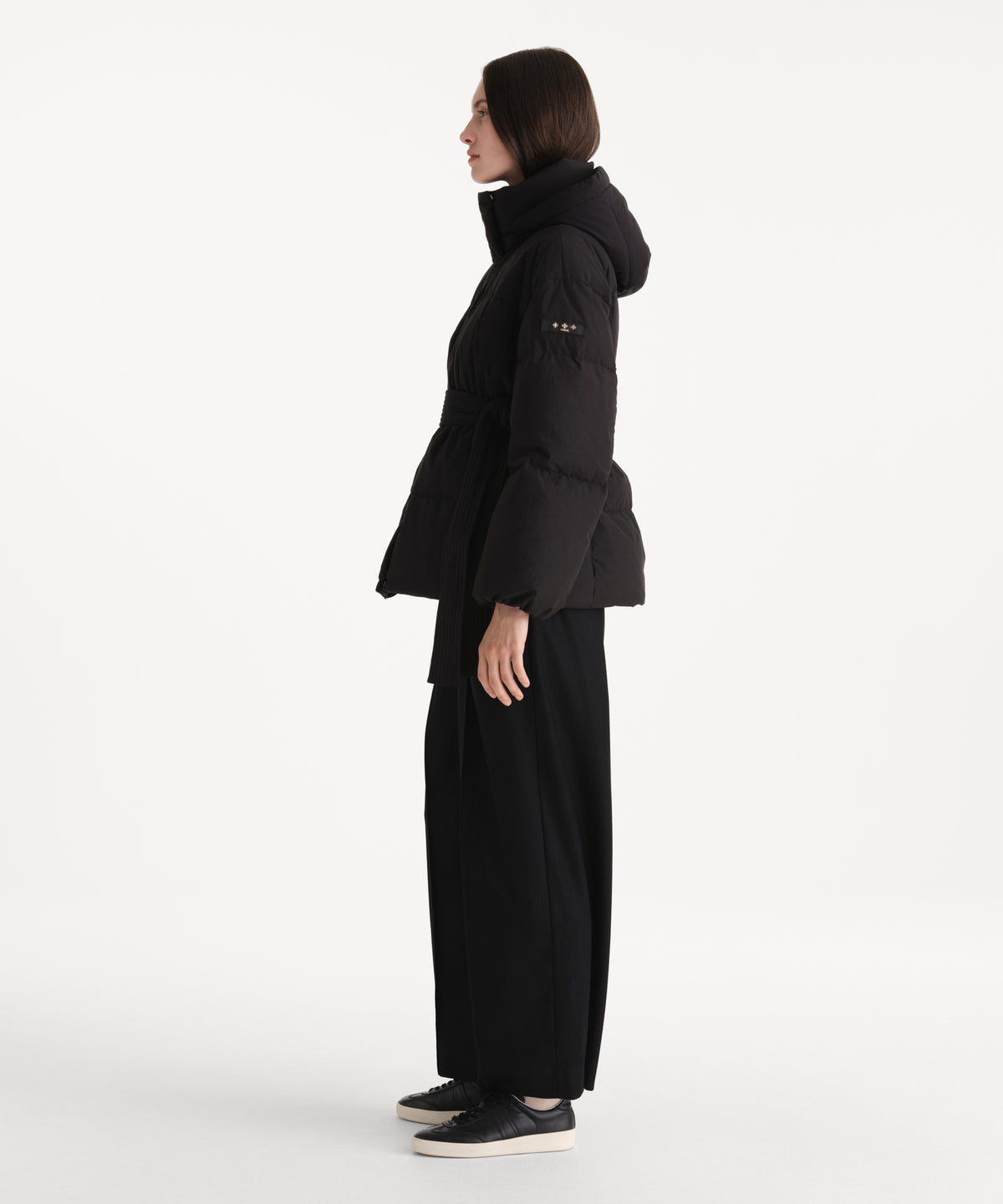 The model is 176 cm tall and is wearing a size 2 in BLACK.