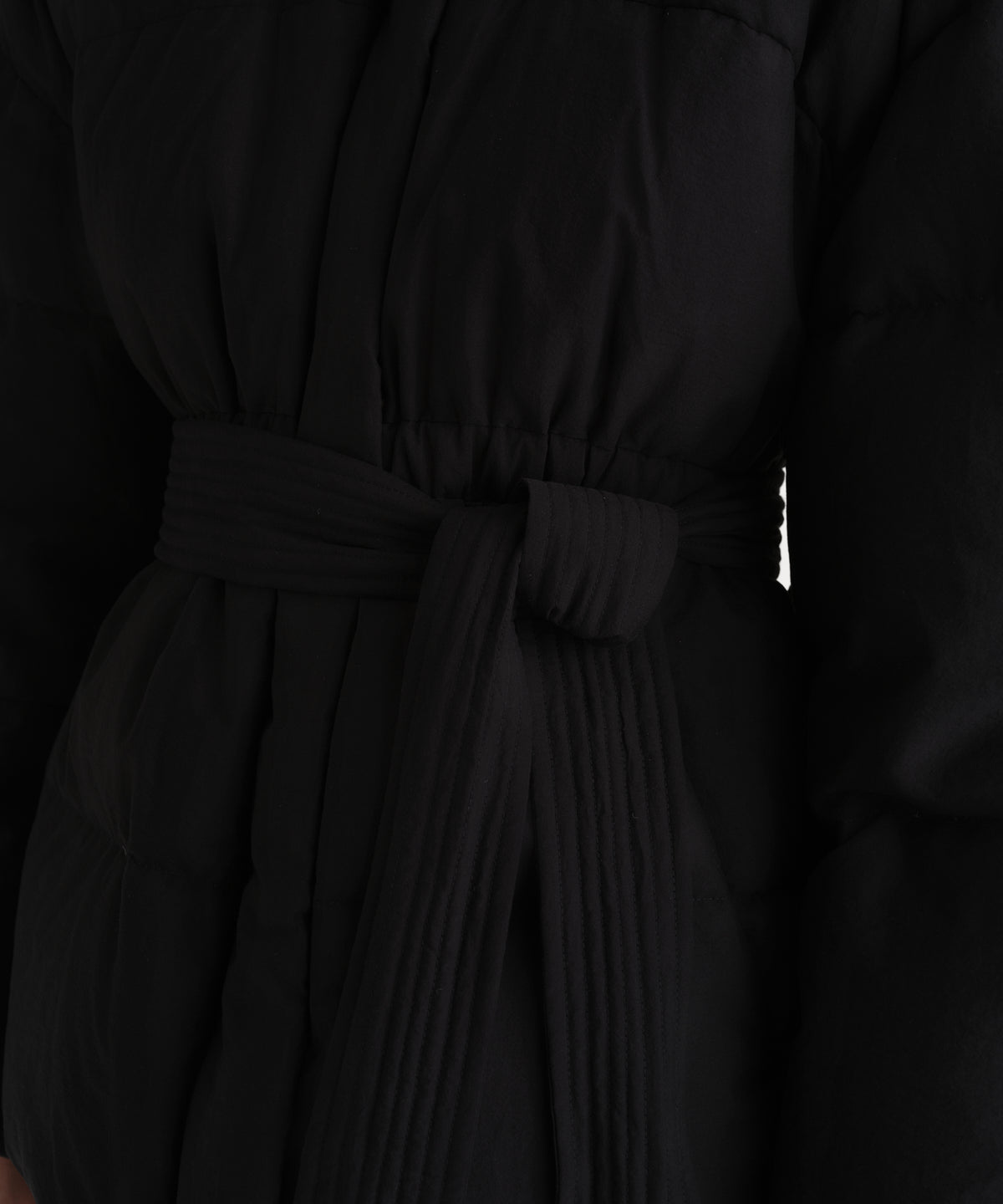 The model is 176 cm tall and is wearing a size 2 in BLACK.