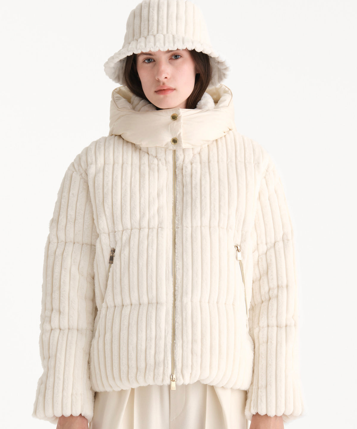 The model is 176 cm tall and is wearing a size 2 in IVORY.