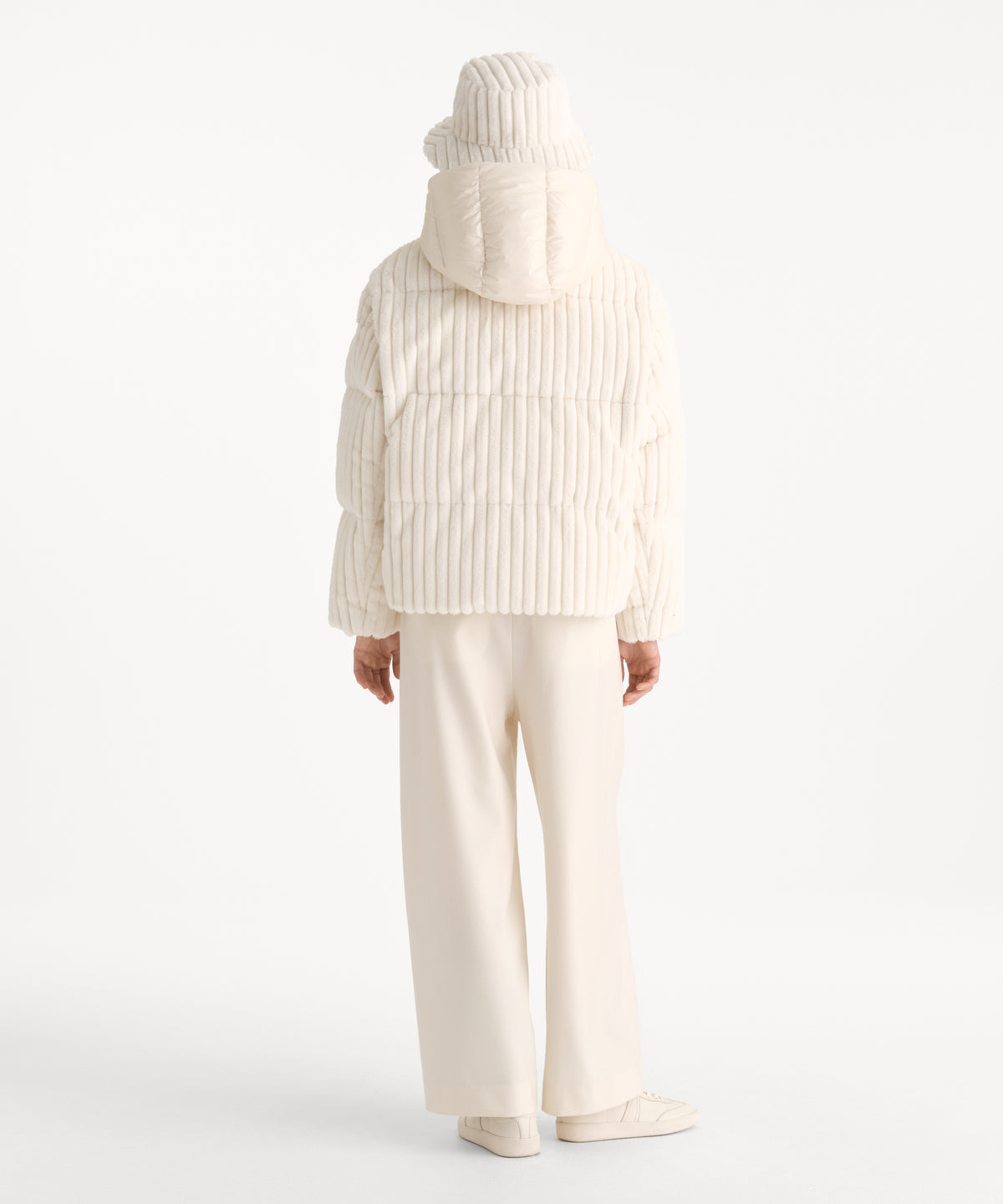 The model is 176 cm tall and is wearing a size 2 in IVORY.