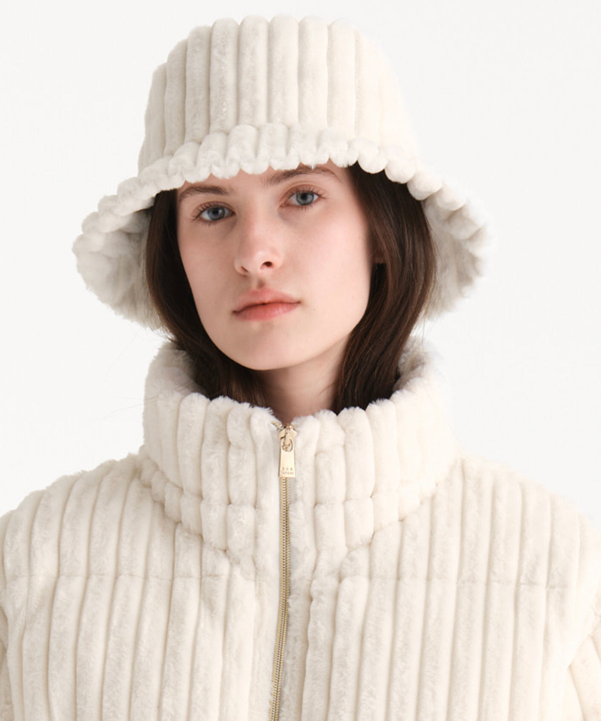 The model is 176 cm tall and is wearing free size in IVORY.