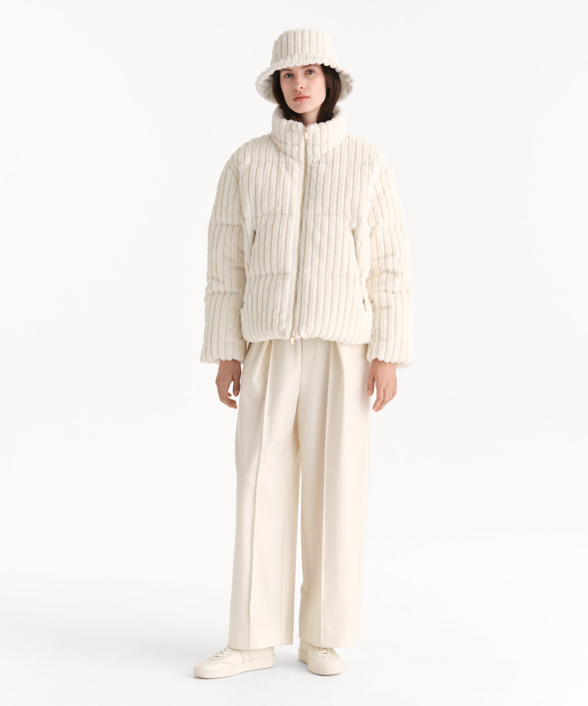 The model is 176 cm tall and is wearing free size in IVORY.