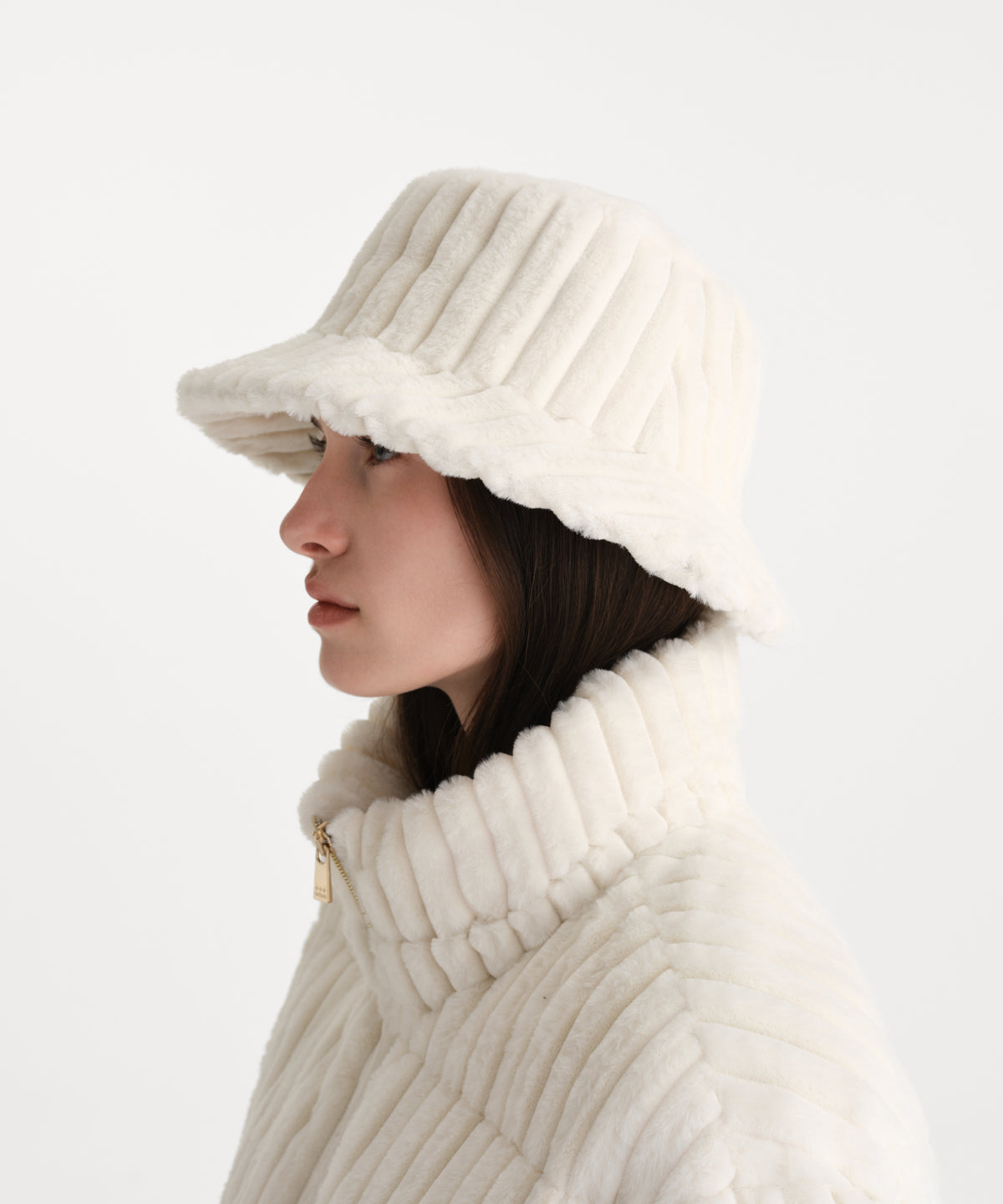 The model is 176 cm tall and is wearing free size in IVORY.