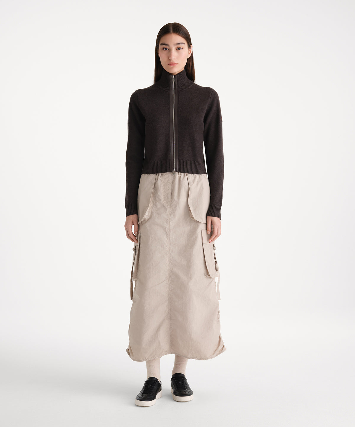 The model is 176 cm tall and is wearing a size 2 in BROWN.