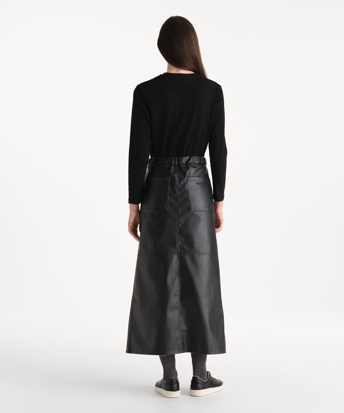 The model is 176 cm tall and is wearing a size 2 in BLACK.
