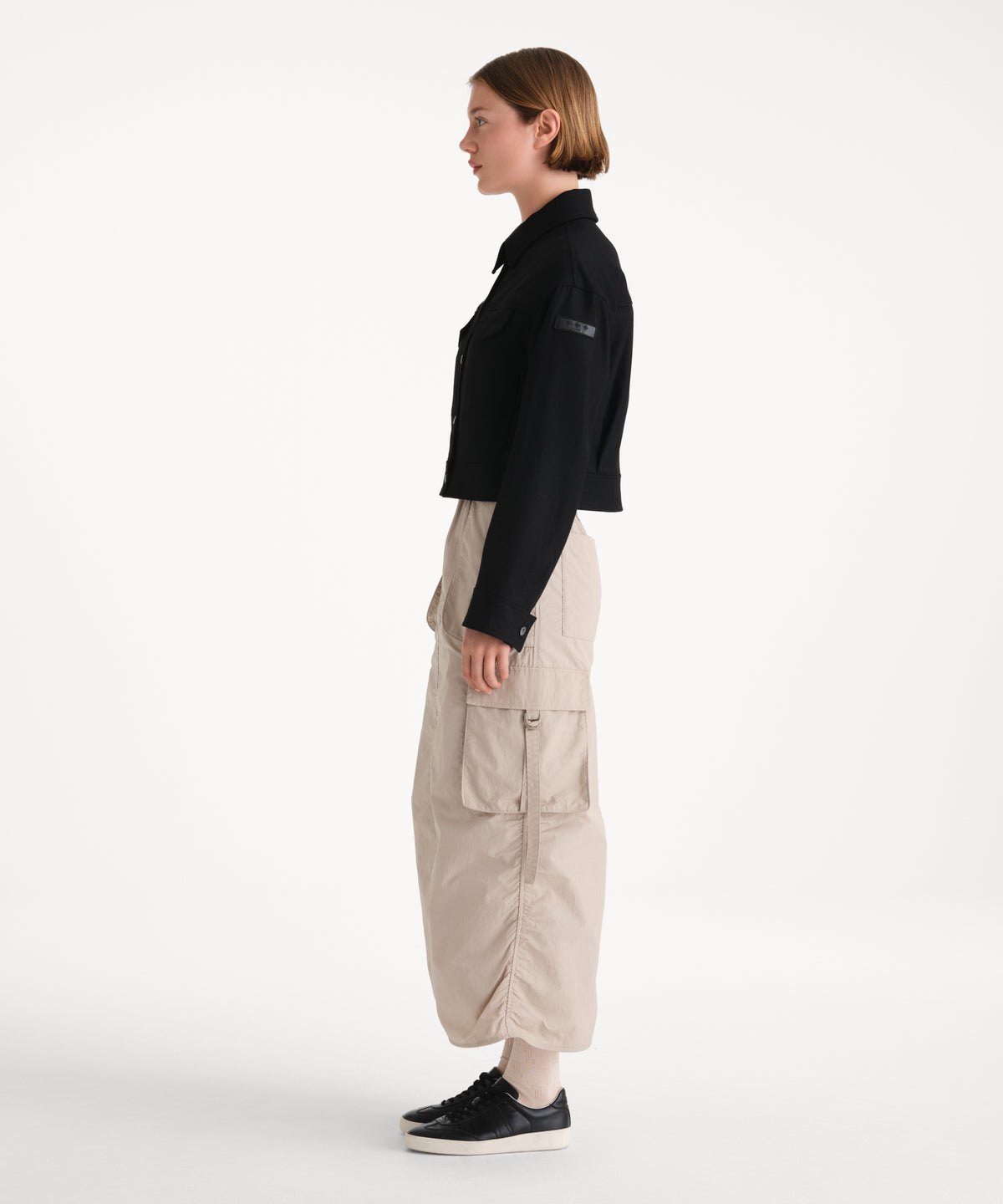 The model is 175 cm tall and is wearing a size 2 in BLACK.