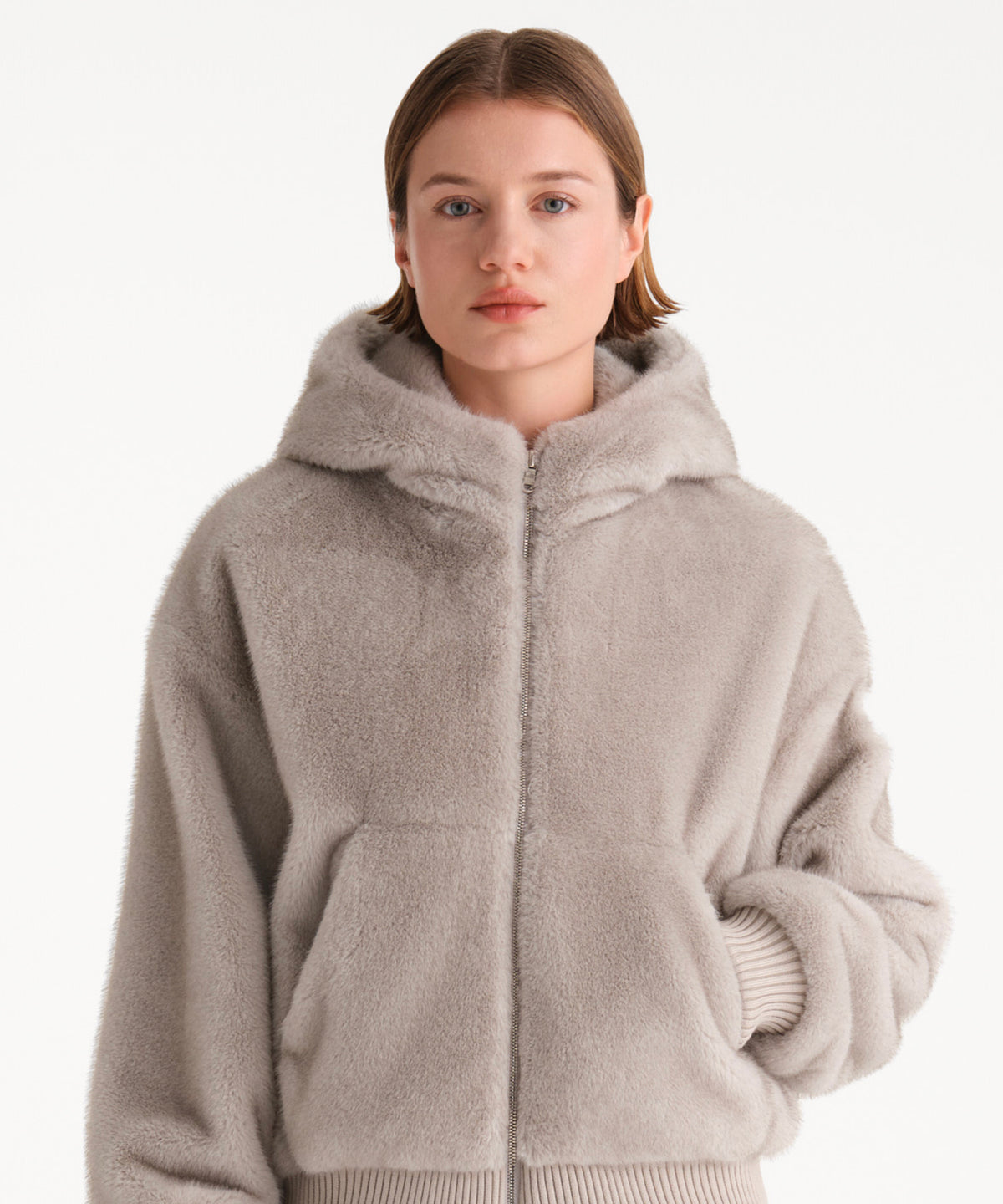 The model is 175 cm tall and is wearing a size 2 in LIGHT GRAY.
