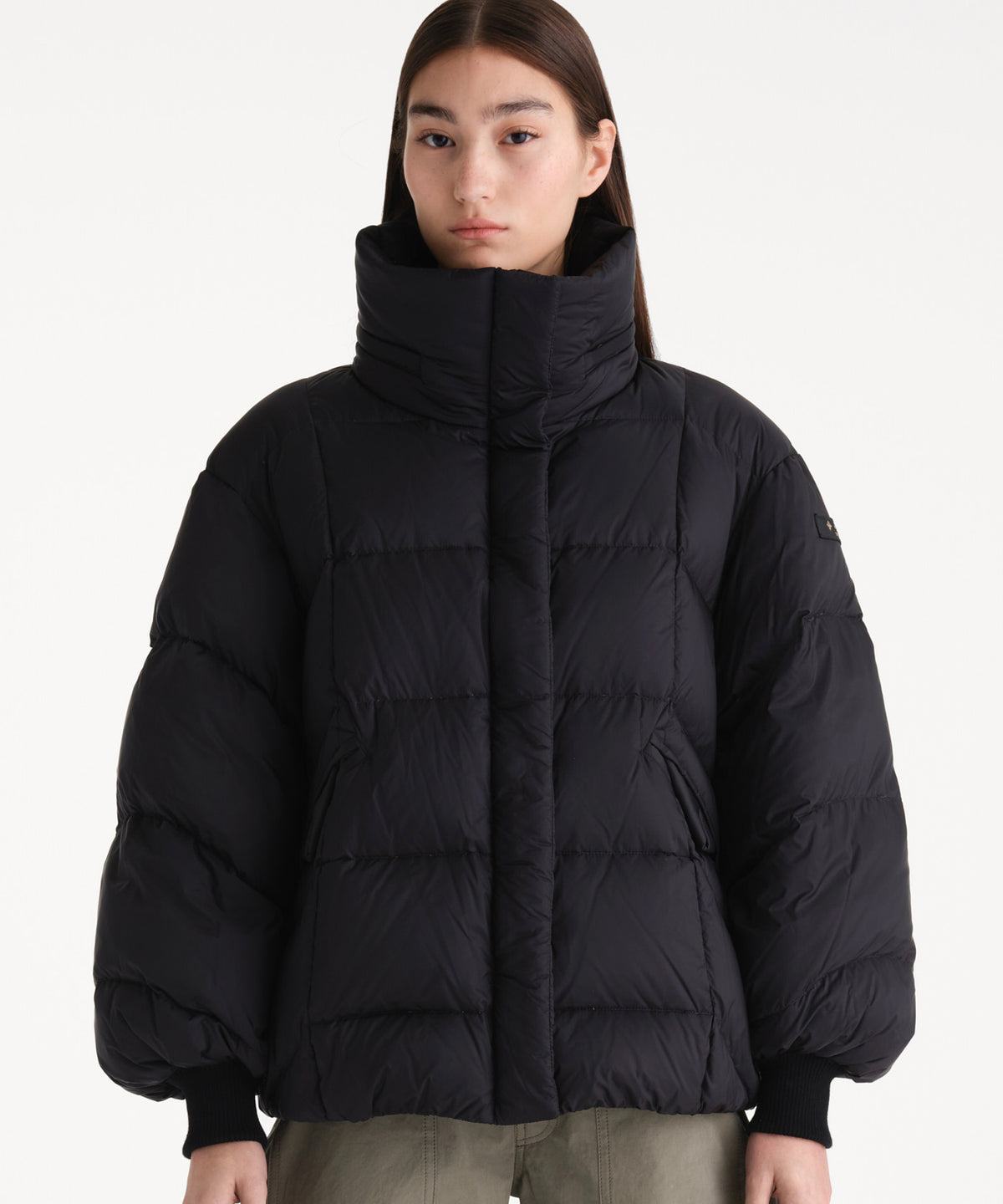 The model is 176 cm tall and is wearing a size 2 in BLACK.
