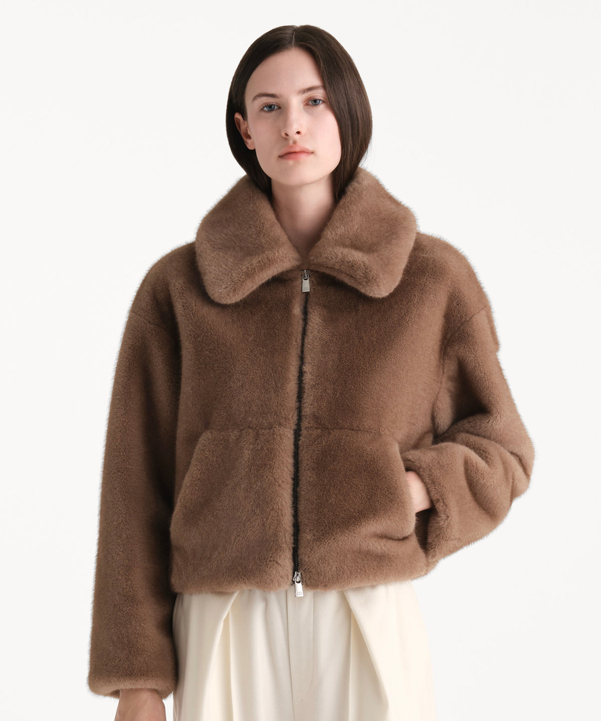 The model is 176 cm tall and is wearing a size 2 in MOCHA.