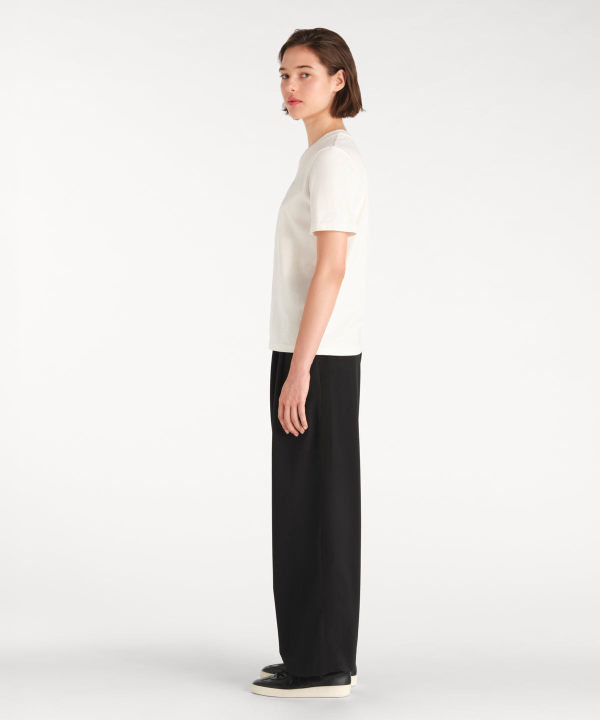 The model is 177 cm tall and is wearing a size 2 in IVORY.