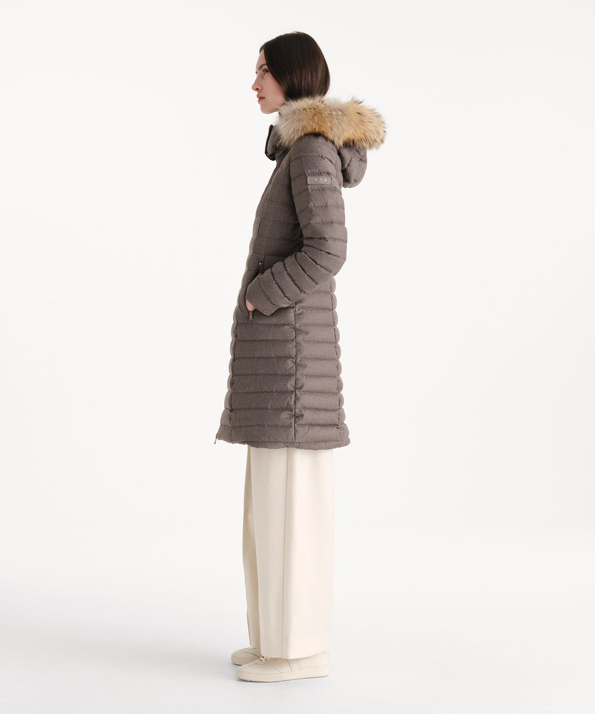 The model is 176 cm tall and is wearing a size 2 in MOCHA.