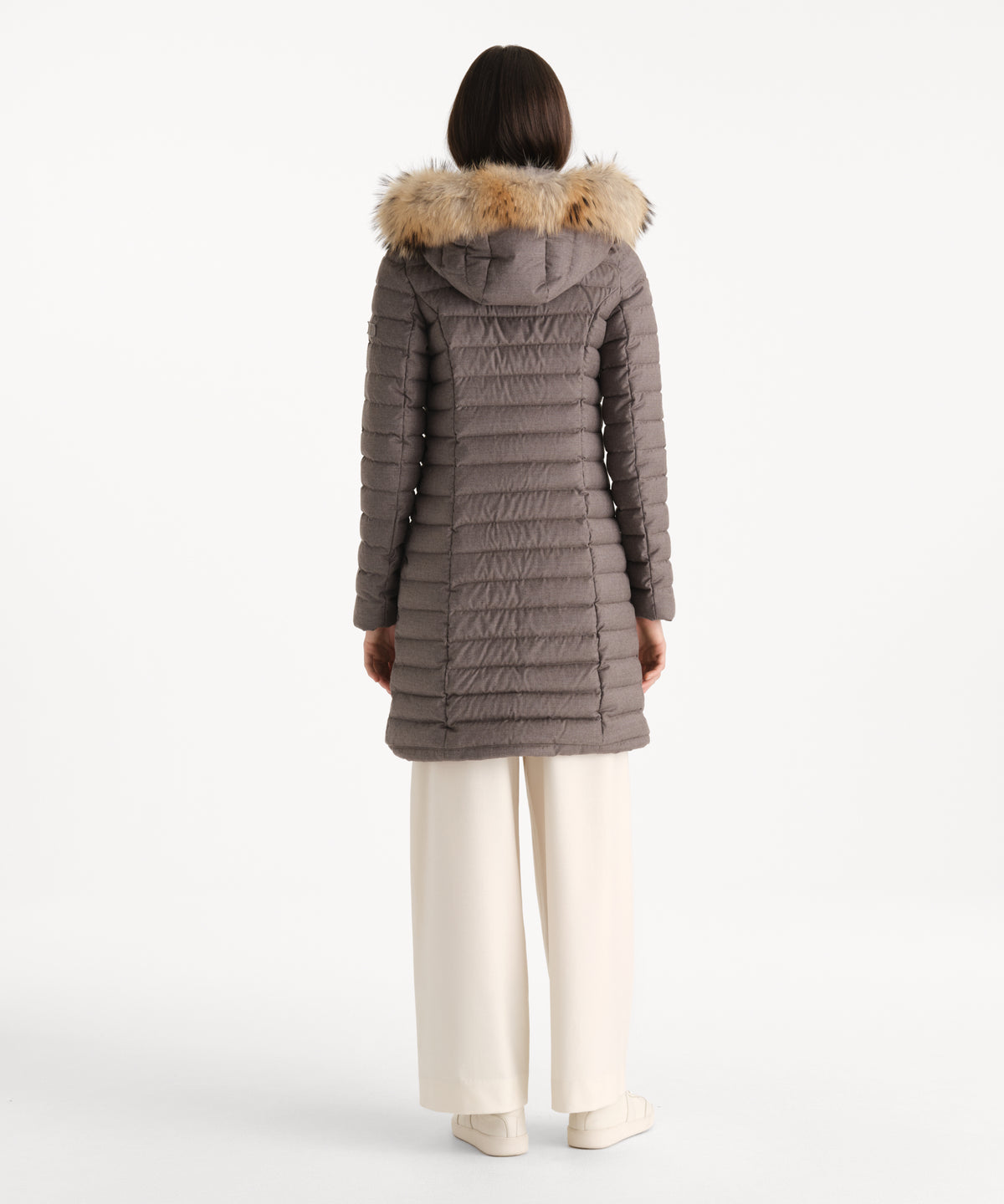 The model is 176 cm tall and is wearing a size 2 in MOCHA.