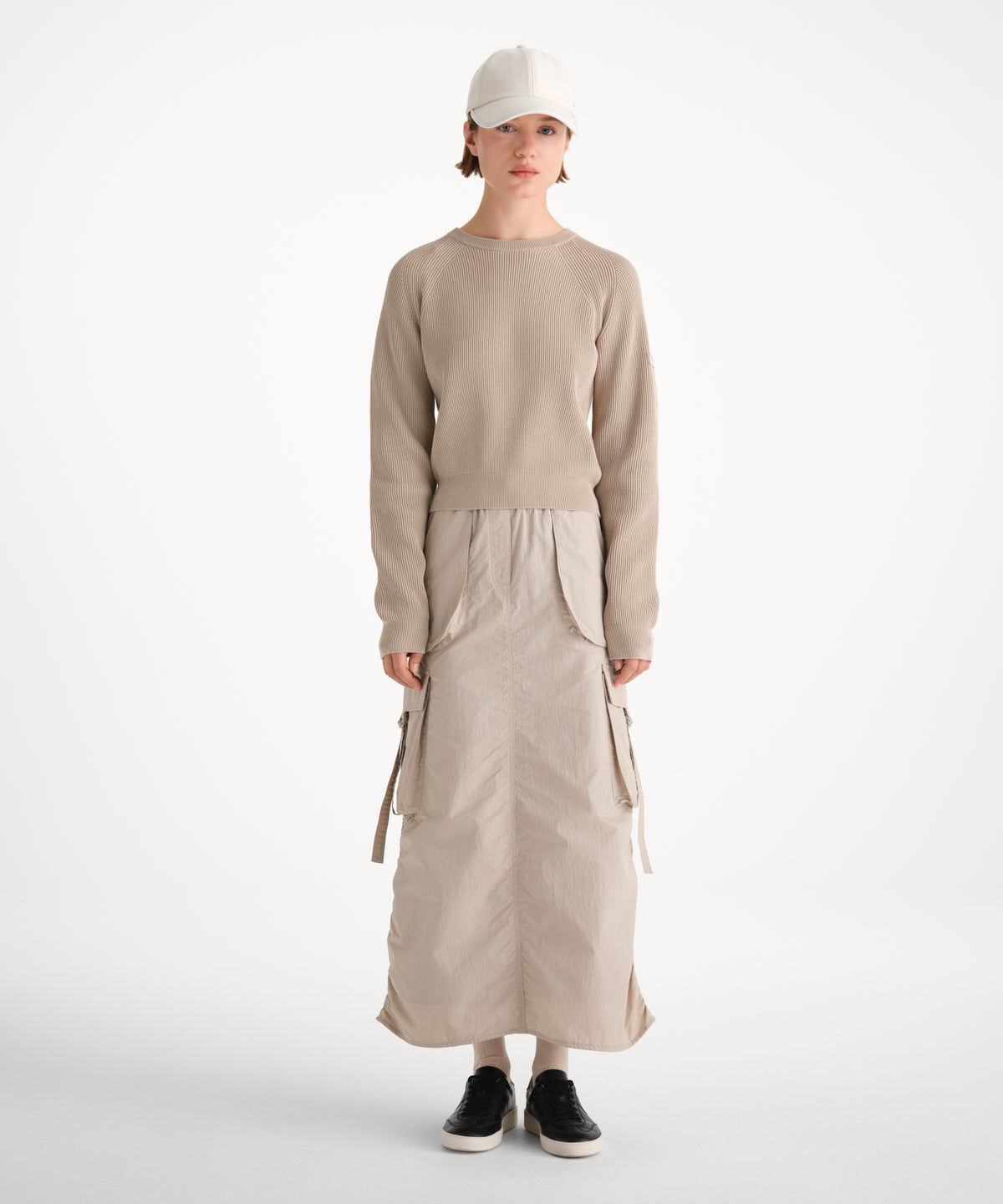 The model is 175 cm tall and is wearing free size in IVORY.