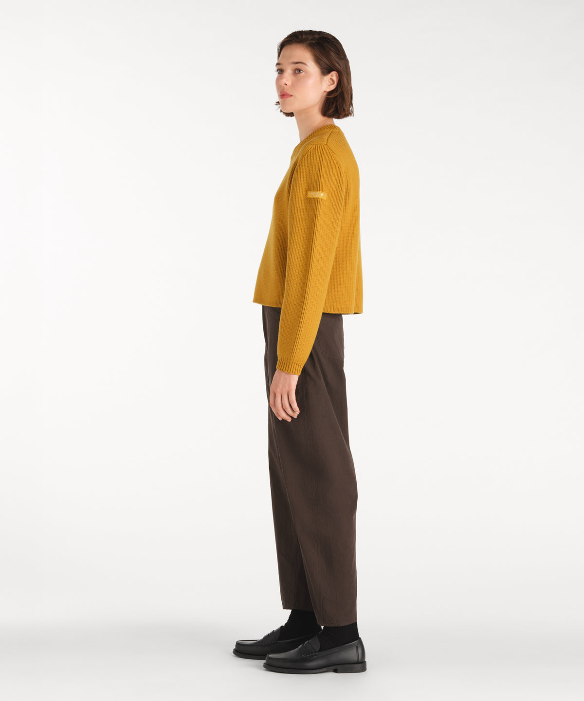 The model is 177 cm tall and is wearing a size 2 in MUSTARD.