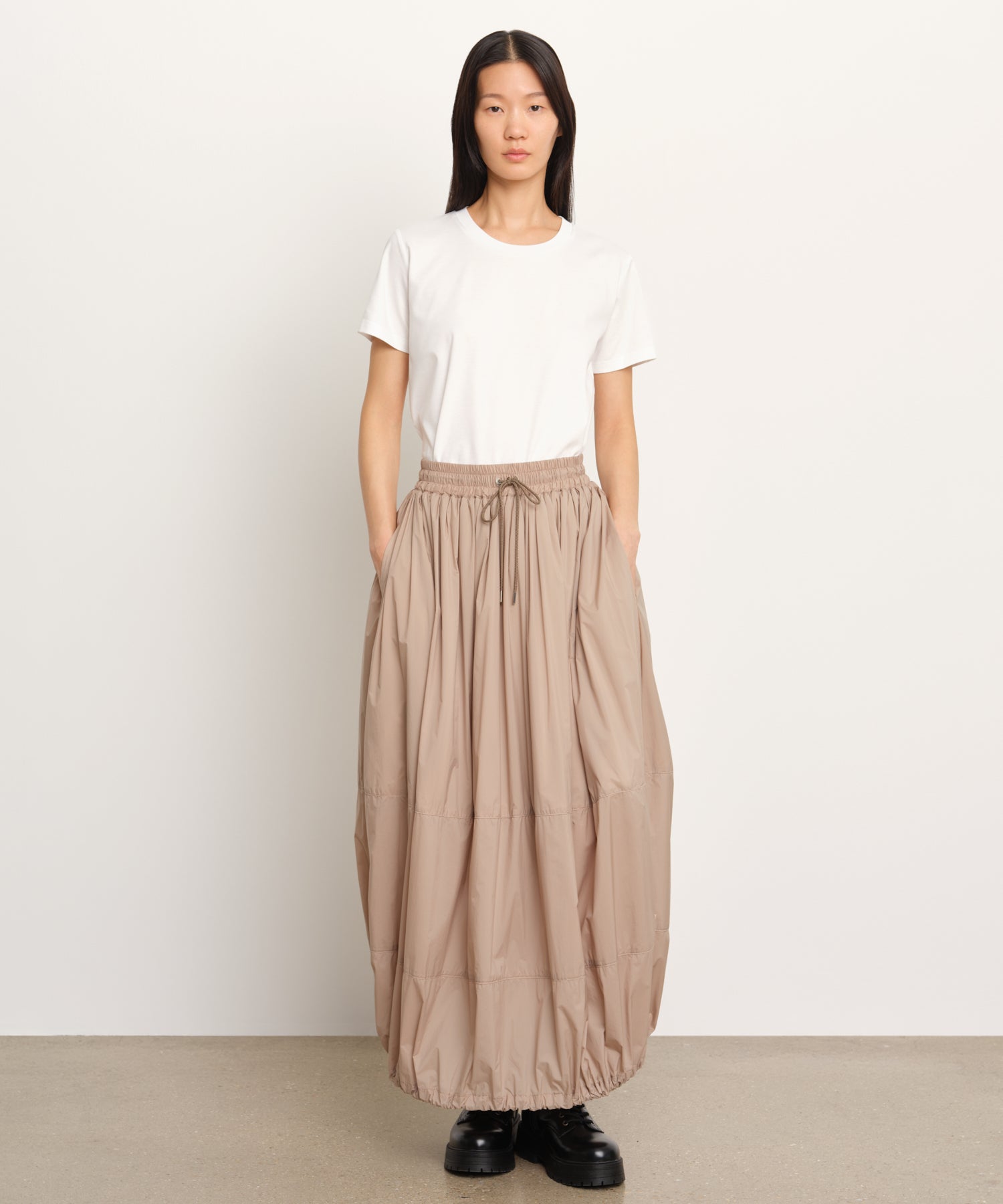 The model is 177 cm tall and is wearing a size 2 in BEIGE.