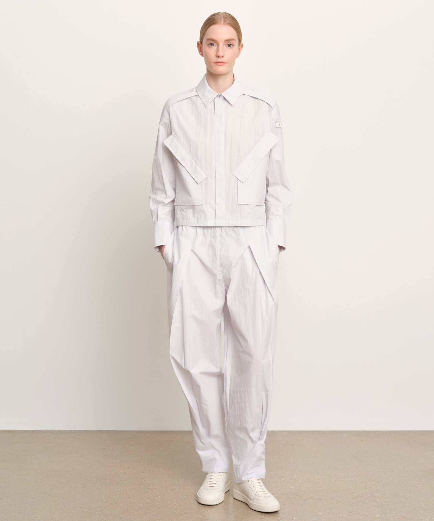 The model is 176 cm tall and is wearing a size 2 in LIGHT GRAY.