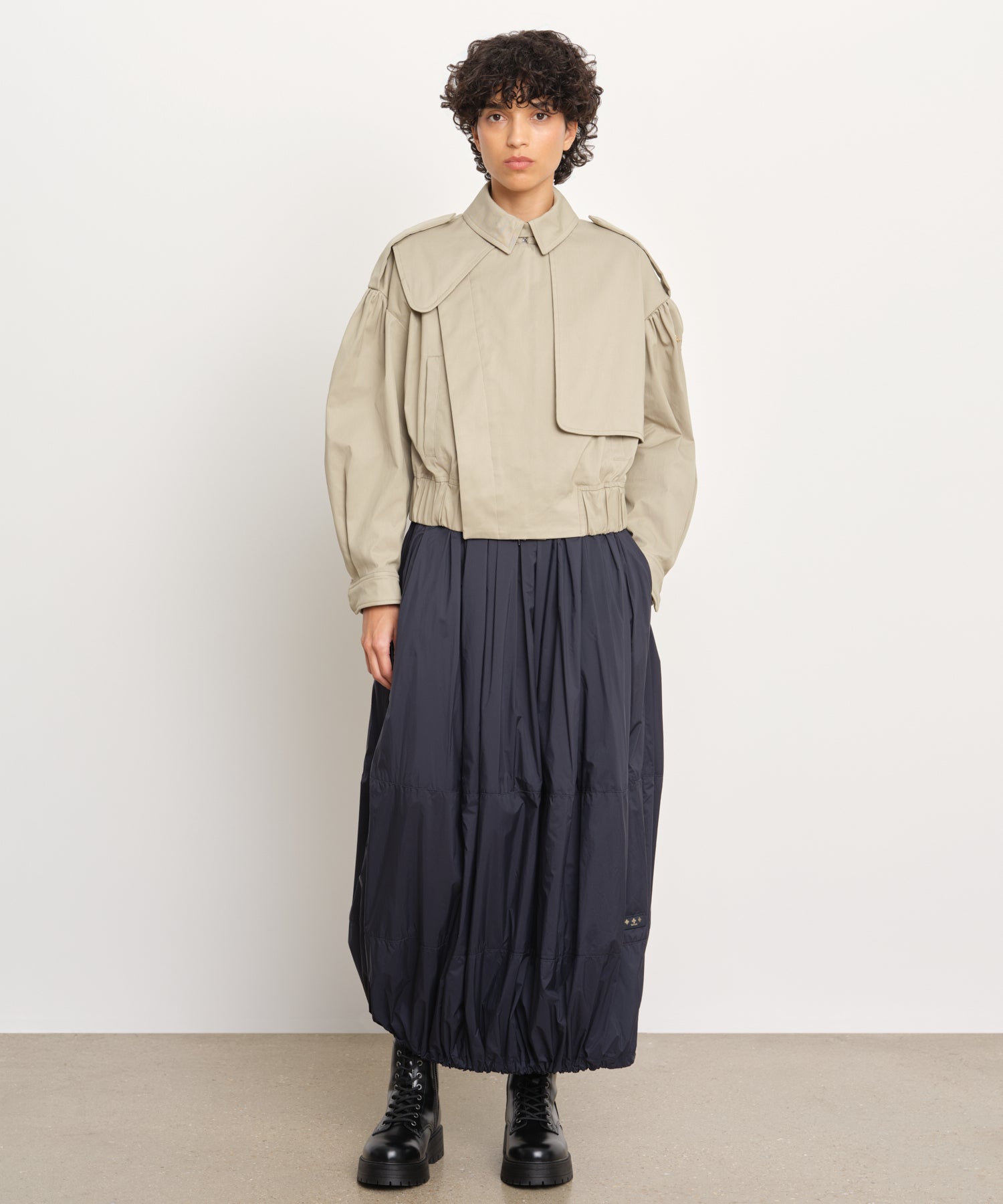 The model is 176 cm tall and is wearing a size 2 in Beige.