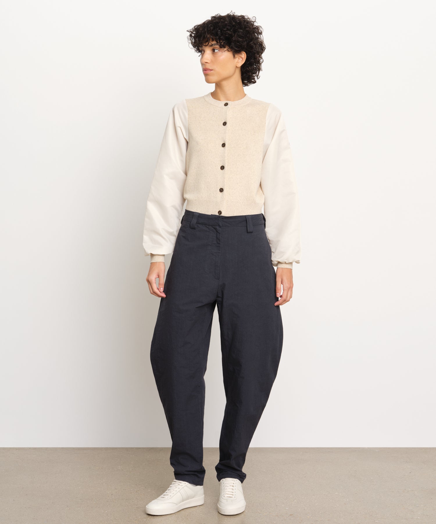 The model is 176 cm tall and is wearing a size 2 in Navy.