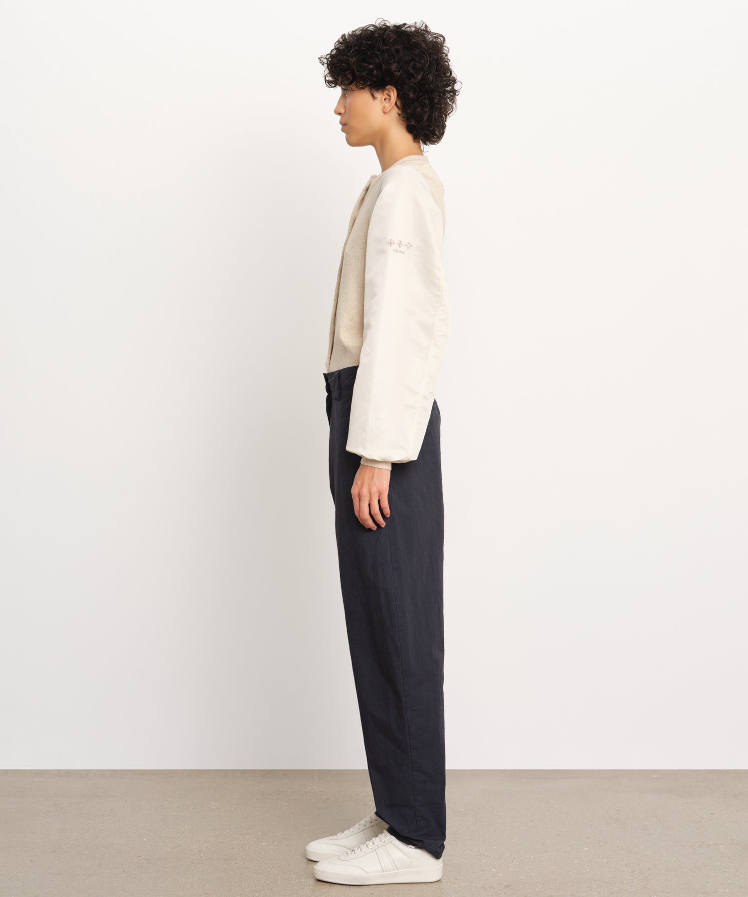 The model is 176 cm tall and is wearing a size 2 in Navy.