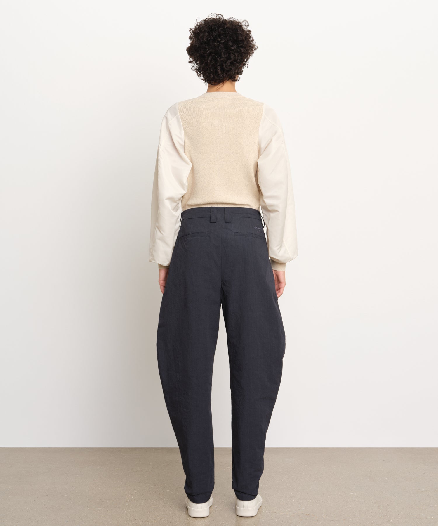 The model is 176 cm tall and is wearing a size 2 in Navy.