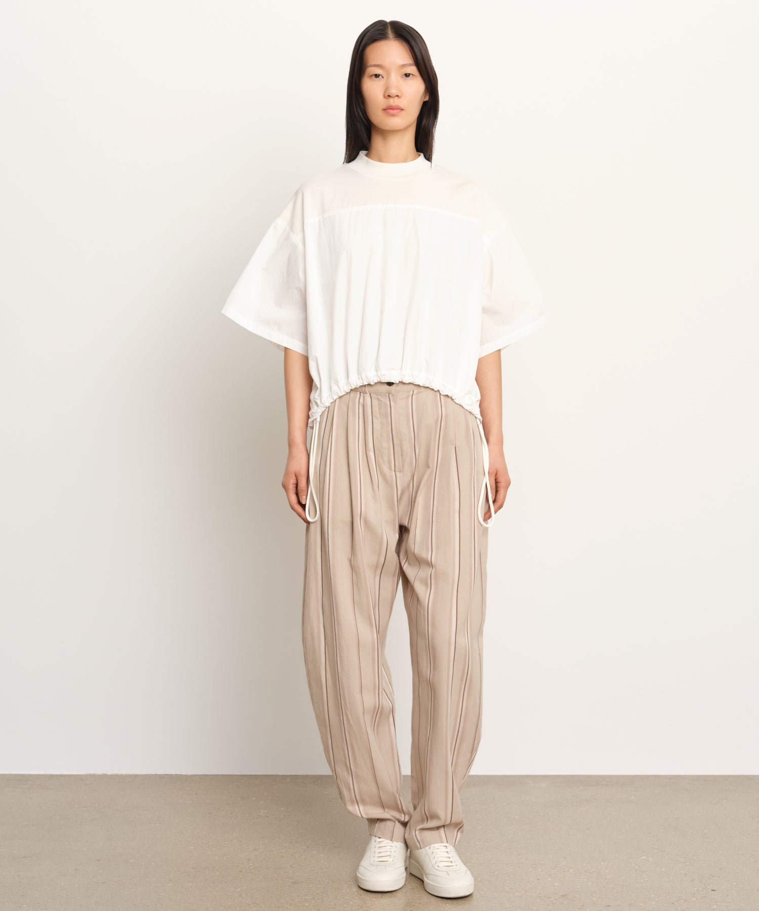 The model is 177 cm tall and is wearing a size 2 in IVORY.