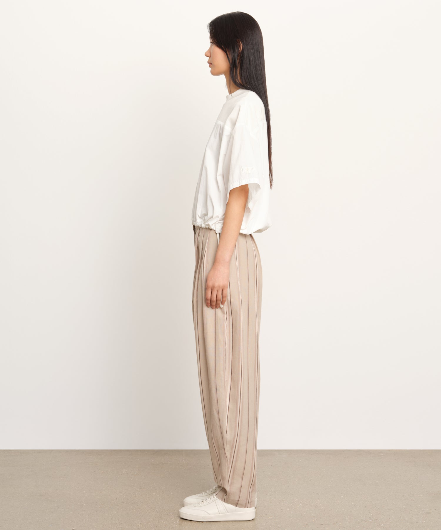 The model is 177 cm tall and is wearing a size 2 in IVORY.