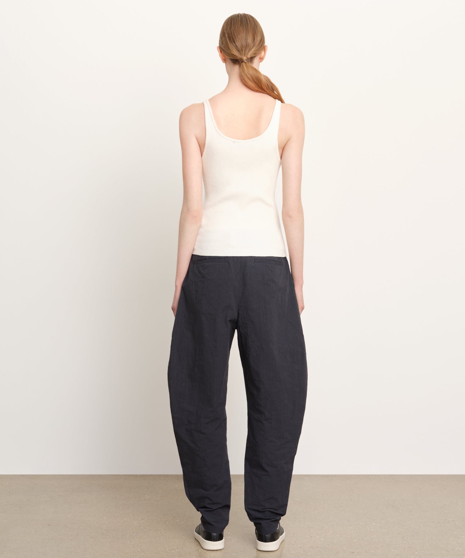 The model is 176 cm tall and is wearing a size 2 in Ivory.