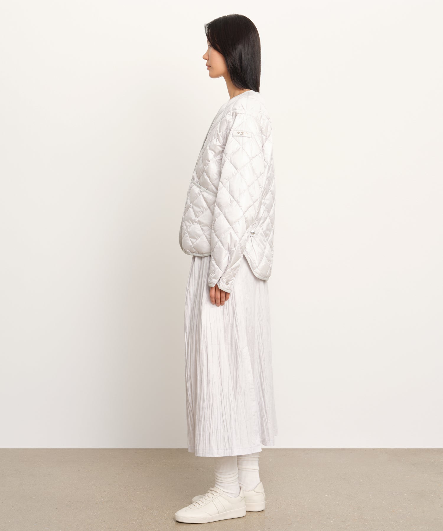 The model is 177 cm tall and is wearing a size 2 in Light Gray.