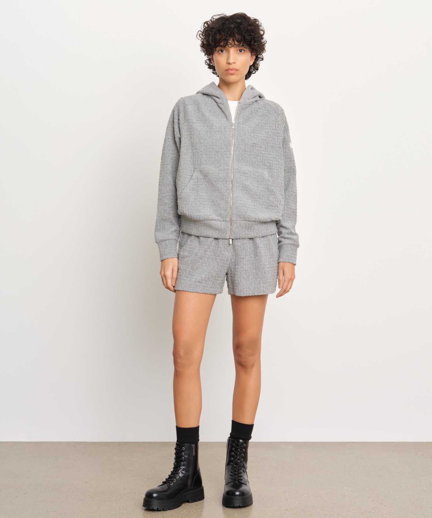 The model is 176 cm tall and is wearing a size 2 in LIGHT GRAY.