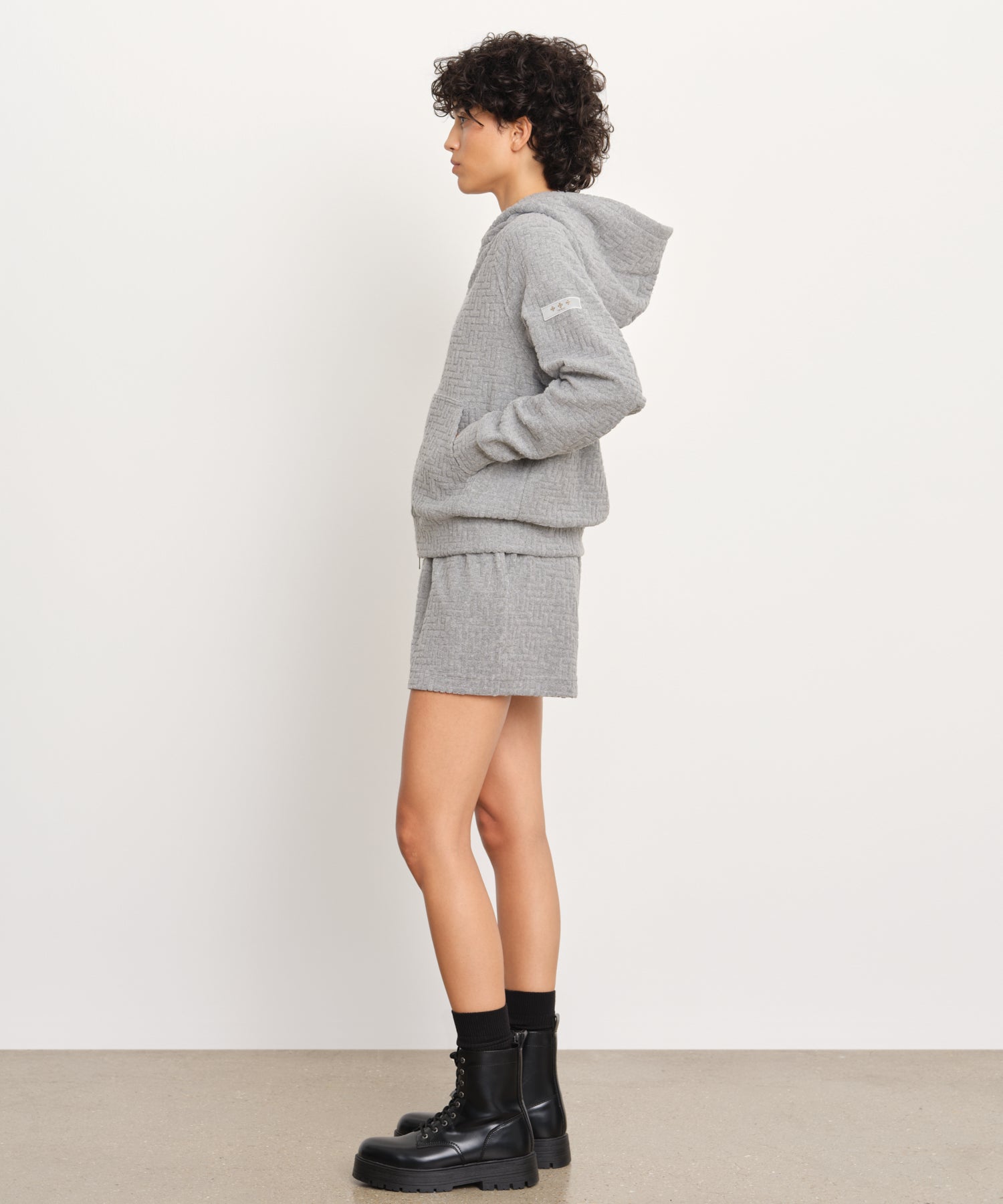 The model is 176 cm tall and is wearing a size 2 in LIGHT GRAY.