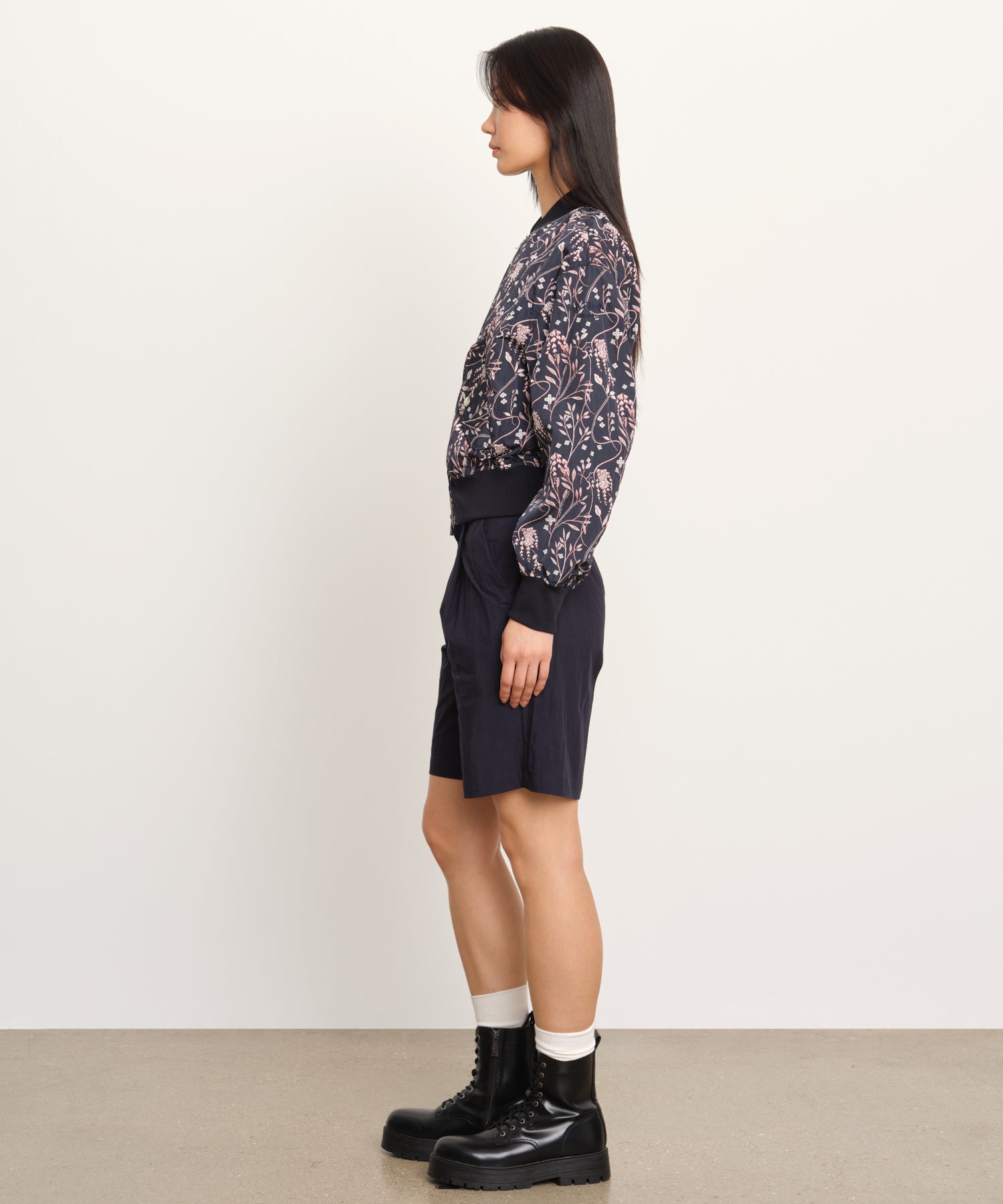The model is 177 cm tall and is wearing a size 2 in Navy.