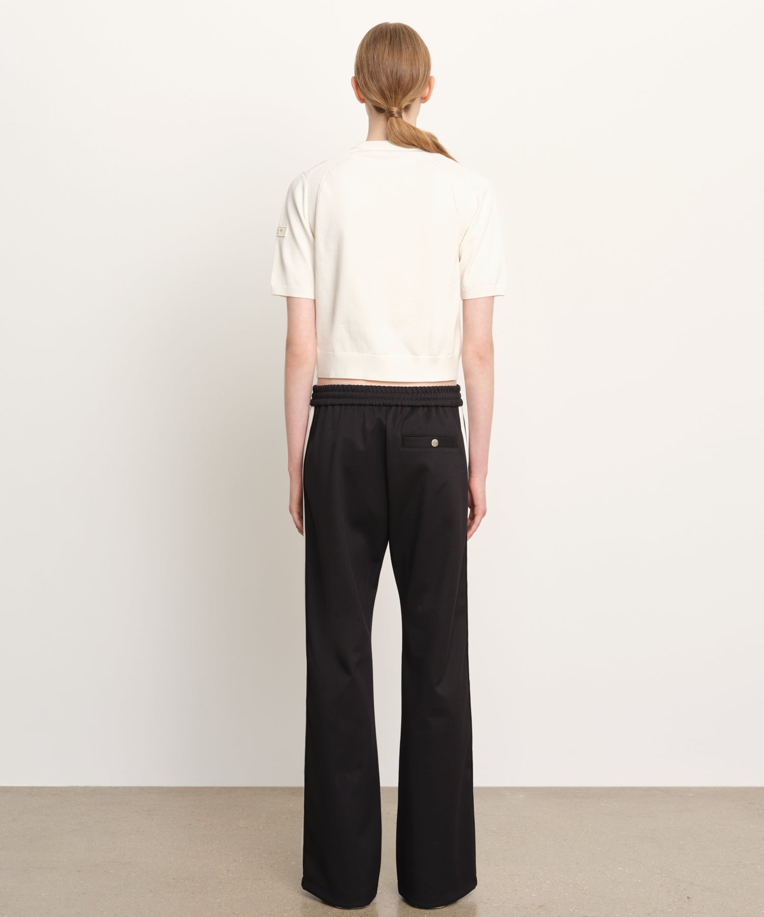 The model is 176 cm tall and is wearing a size 2 in BLACK.