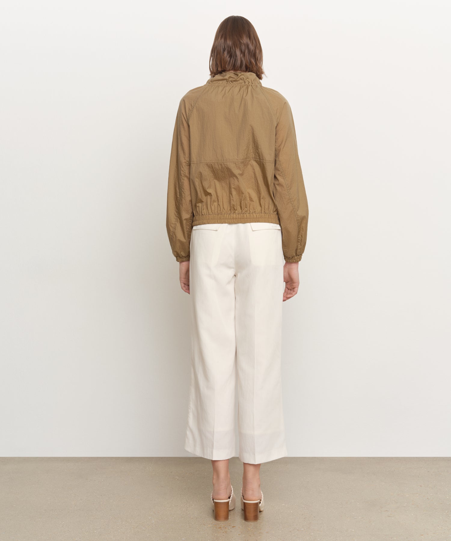 The model is 181 cm tall and is wearing a size 2 in BEIGE.