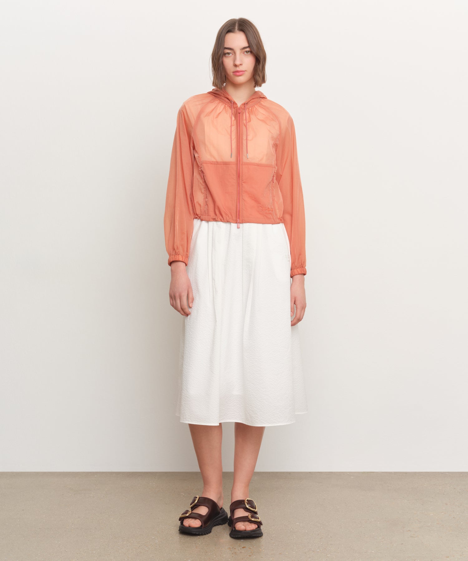 The model is 181 cm tall and is wearing a size 2 in ORANGE.