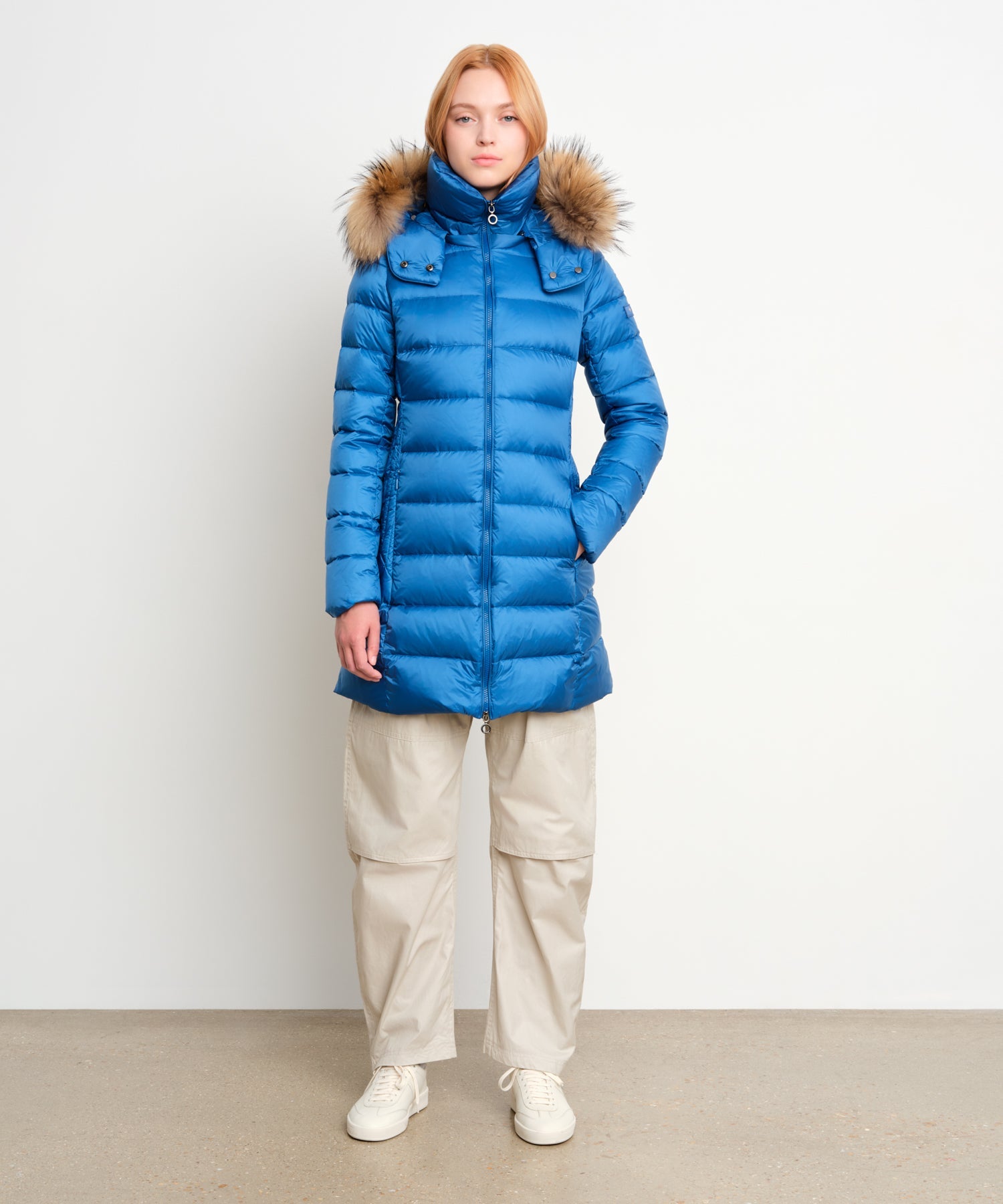 The model is 175 cm tall and is wearing a size 2 in Blue.