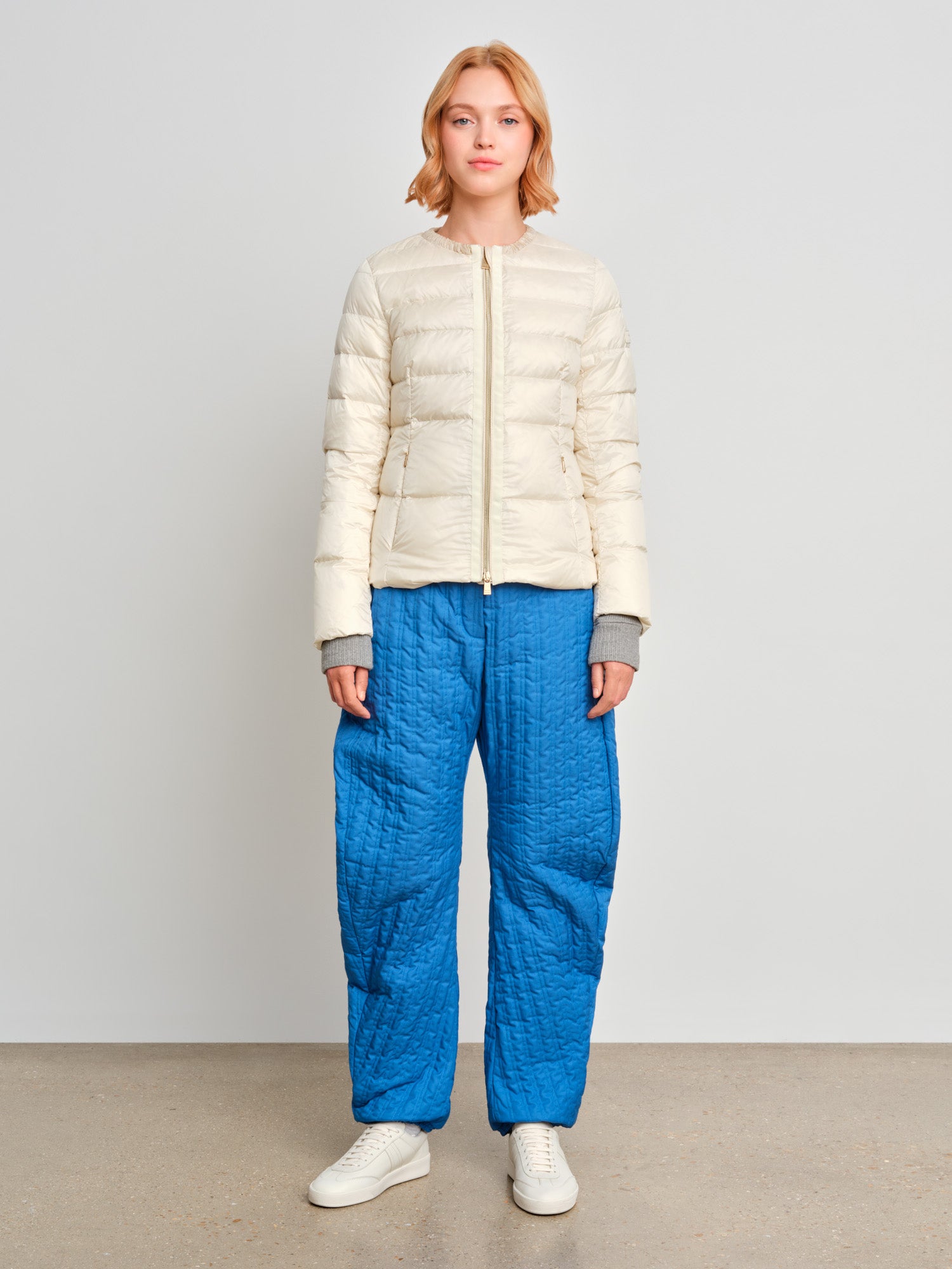 The model is 175 cm tall and is wearing a size 2 in Ivory.