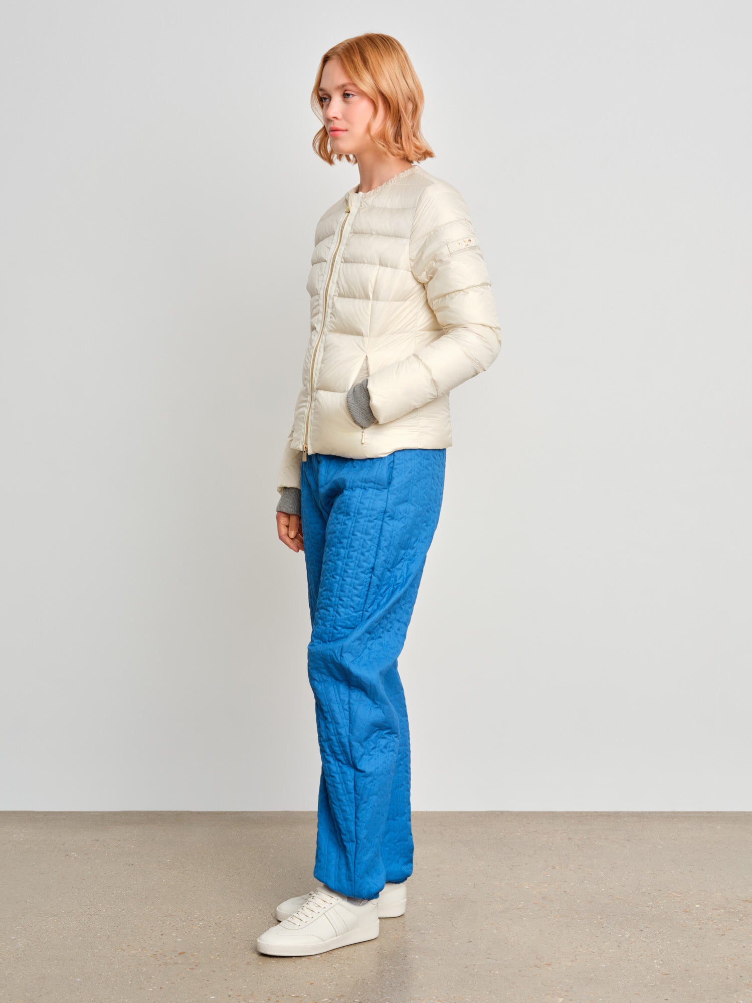 The model is 175 cm tall and is wearing a size 2 in Ivory.