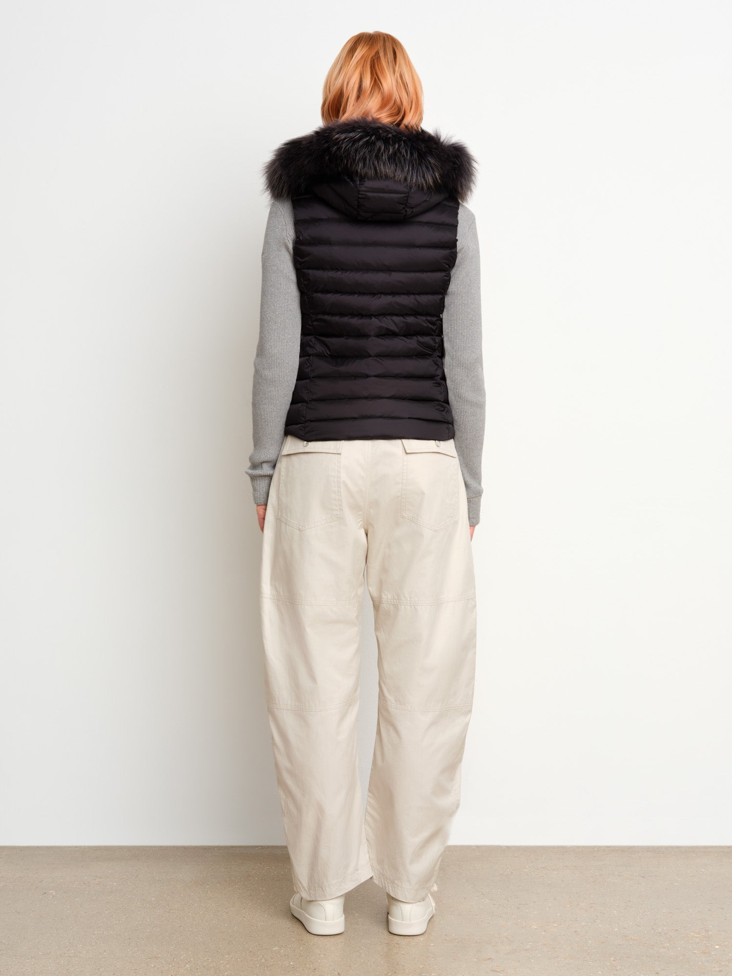 The model is 175 cm tall and is wearing a size 2 in Black.