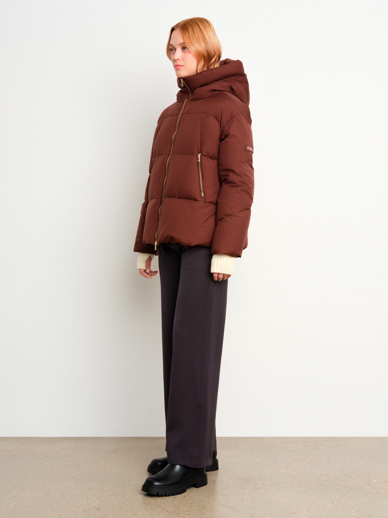 The model is 175 cm tall and is wearing a size 2 in Brown.